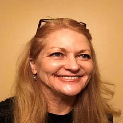 A headshot photo of Lindy Dunn, a massage therapist at Generation Chiropractic